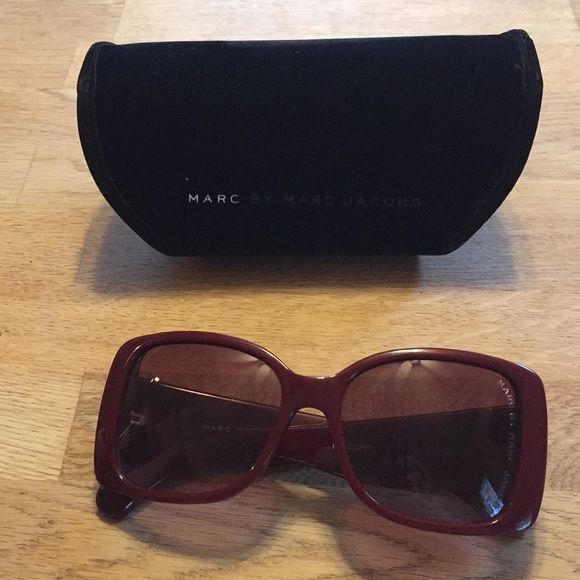 Marc By Marc Jacobs Accessories - Marc by Marc Jacobs wmns red sunglasses/case